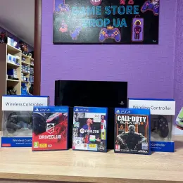 Игровая приставка PlayStation 4 с комплектом игр и контроллеров
