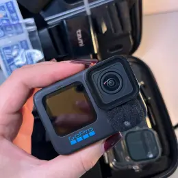 Екшн-камера GoPro Hero 11 з нагрудним кріпленням