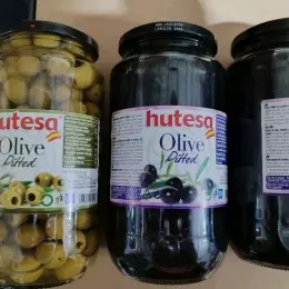 Оливки Hutesa без кісточки зелені та чорні 350 г / 900 г