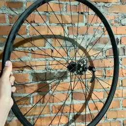 Переднее колесо 29" WTB под бескамерку, втулка Novatec
