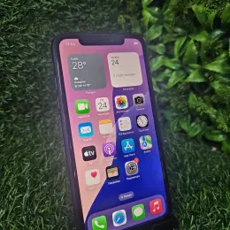 iPhone XR 64GB хороший стан