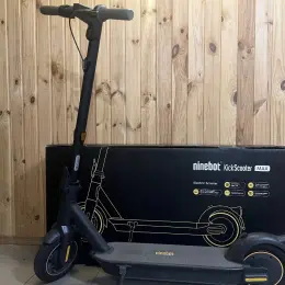 Електросамокат Ninebot KickScooter MAX