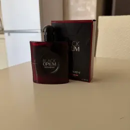 Парфуми Yves Saint Laurent Black Opium Over Red 90 мл