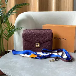 Сумка Louis Vuitton Pochette Métis з натуральної шкіри