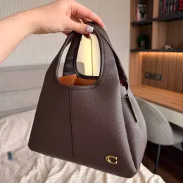 Сумка Coach коричнева