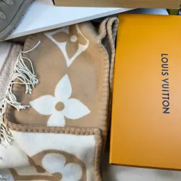 Шарф Louis Vuitton бежевий з принтом