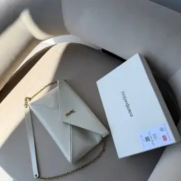 Сумка Saint Laurent Cassandre з натуральної шкіри