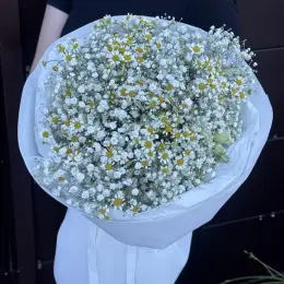 Елегантний букет з еустоми, гіпсофіли та танацетуму