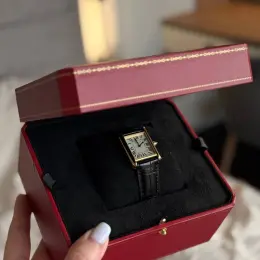 Годинник Cartier з крокодилячої шкіри
