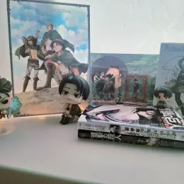 Колекційні фігурки та манґа Attack on Titan оригінал з Японії