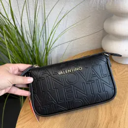 Чорна сумочка VALENTINO з тисненням