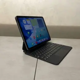 Планшет Apple iPad Air 4 (A2316) 10.9" 64GB Wi-Fi + чохол з клавіатурою