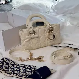 Сумка Dior Lady D-Joy Milk зі шкіри