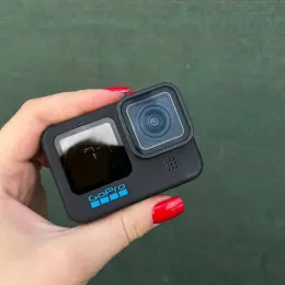 Екшн-камера GoPro Hero 10 з триподом