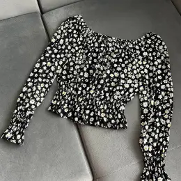 Чорна блузка з ромашками Divided H&M розмір S
