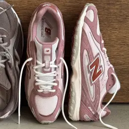 Рожеві кросівки New Balance 204L