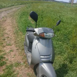 Скутер Honda Lead AF 48