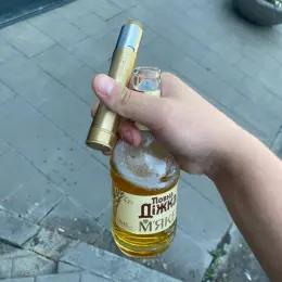 Мехмод золотистий з рідиною