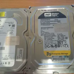 Два жорстких диски Seagate та Western Digital по 250 Гб