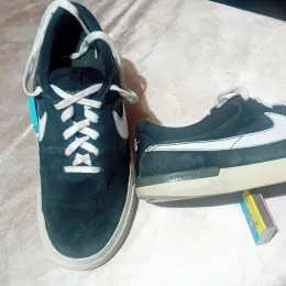 Кросівки NIKE натур замш 43 р-р