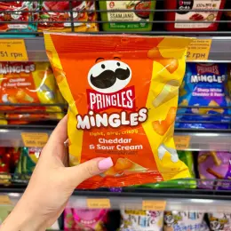 Снеки Pringles Mingles Cheddar & Sour Cream 56г