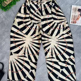 Штани атласні прямі в принт тілесного кольору від River Island