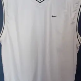 Безрукавка NIKE та куртка Lowe alpine