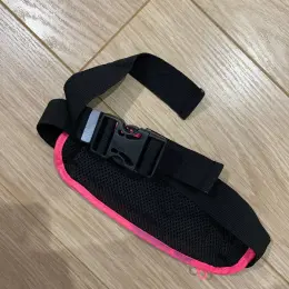 Біговий пояс Karrimor Audio Belt чорний з рожевою окантовкою