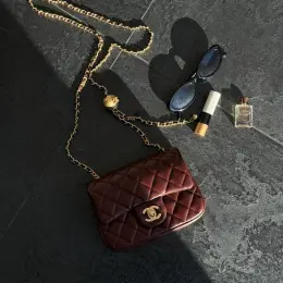 Chanel Classic Mini сумка з гладкої шкіри