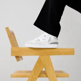Жіночі кросівки Lacoste T-Clip