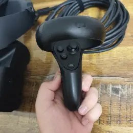 VR-шолом Oculus Rift S з контролерами Touch