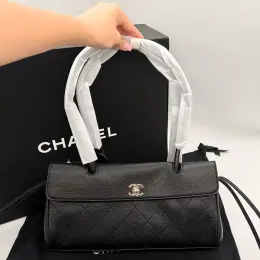 Chanel Top Handle Flap Bag чорна шкіряна