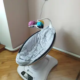 Заколисуючий центр 4moms mamaRoo 4.0 Grey Classic / Silver Plush