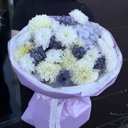 Витончений букет із лаванди, гортензії та жоржини