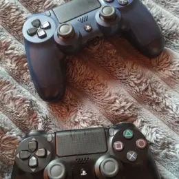 Ігрова приставка PlayStation 4 Pro 1TB з двома геймпадами