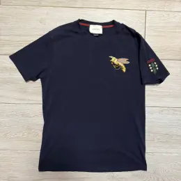 Футболка Gucci з вишивкою бджоли
