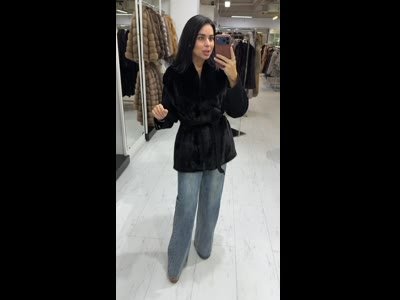 Пальто жіноче з 100% вовни з оздобленням хутром норки