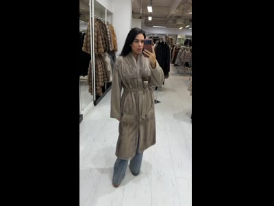 Пальто жіноче з 100% вовни з оздобленням норки