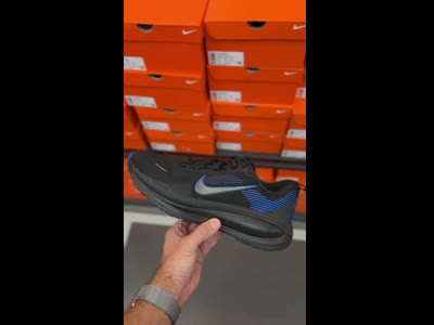 Кросівки Nike Vomero 18