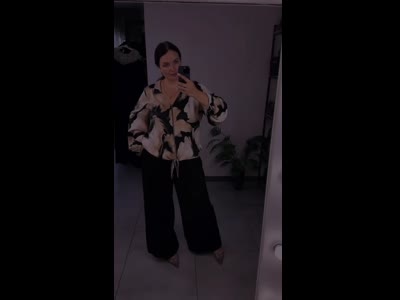 Ефектний костюм з принтом та широкими брюками