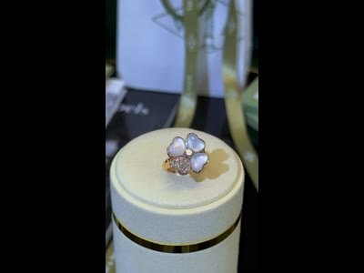 Van Cleef & Arpels Cosmos Ring, середній розмір, золото 18К, перламутр, діаманти 0.59 ct