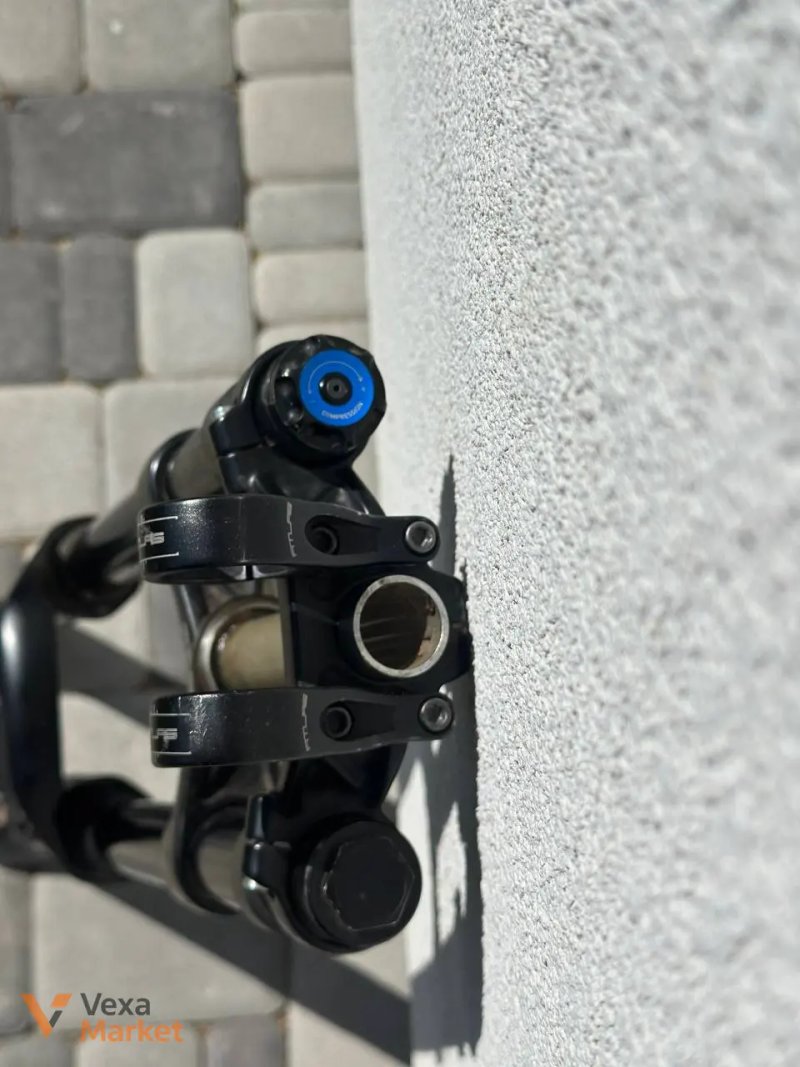 Вилка RockShox Boxxer 2016 Team 200mm під 27.5 колесо — фото 3
