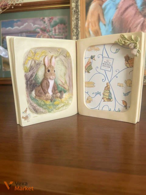Фоторамка у вигляді книги з кроликом