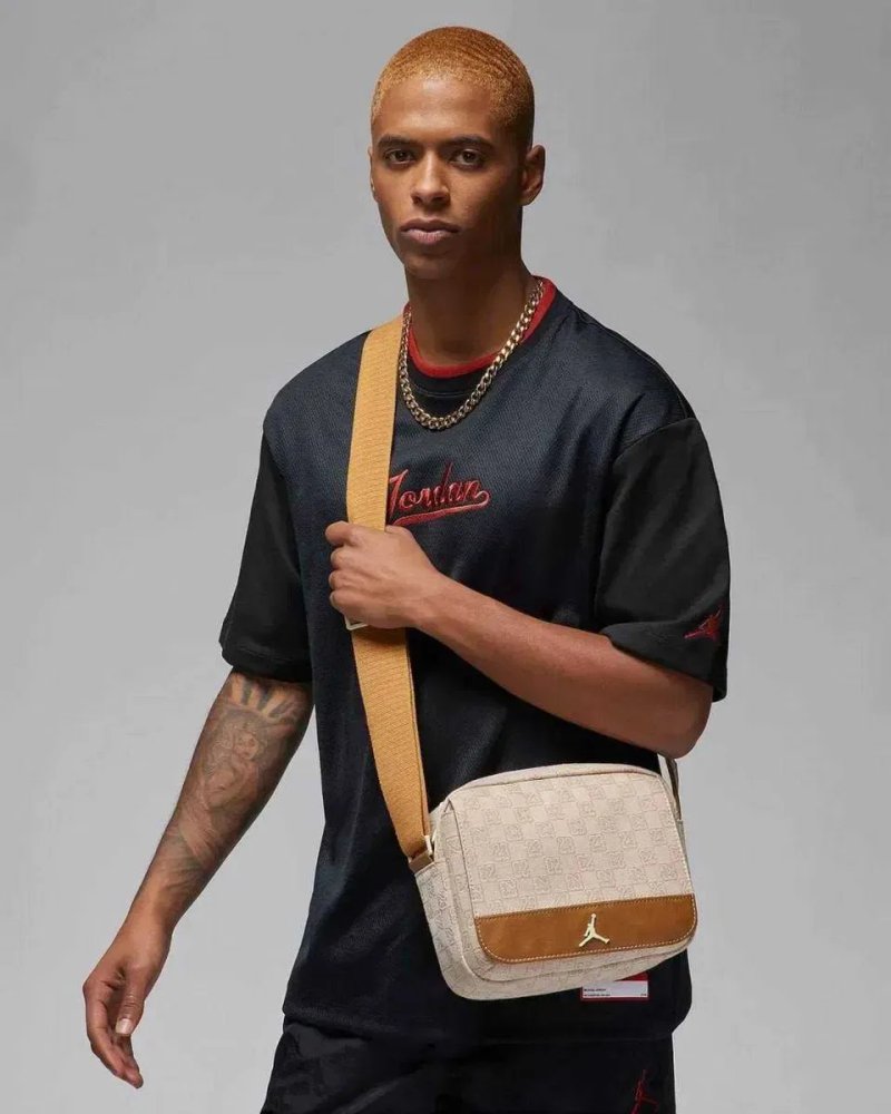 100% ОРИГІНАЛ Jordan crossbody jam23 monogram чоловіча жіноча унісекс сумочка монограмна бежева об'єм 4 літра В НАЯВНОСТІ — фото 2