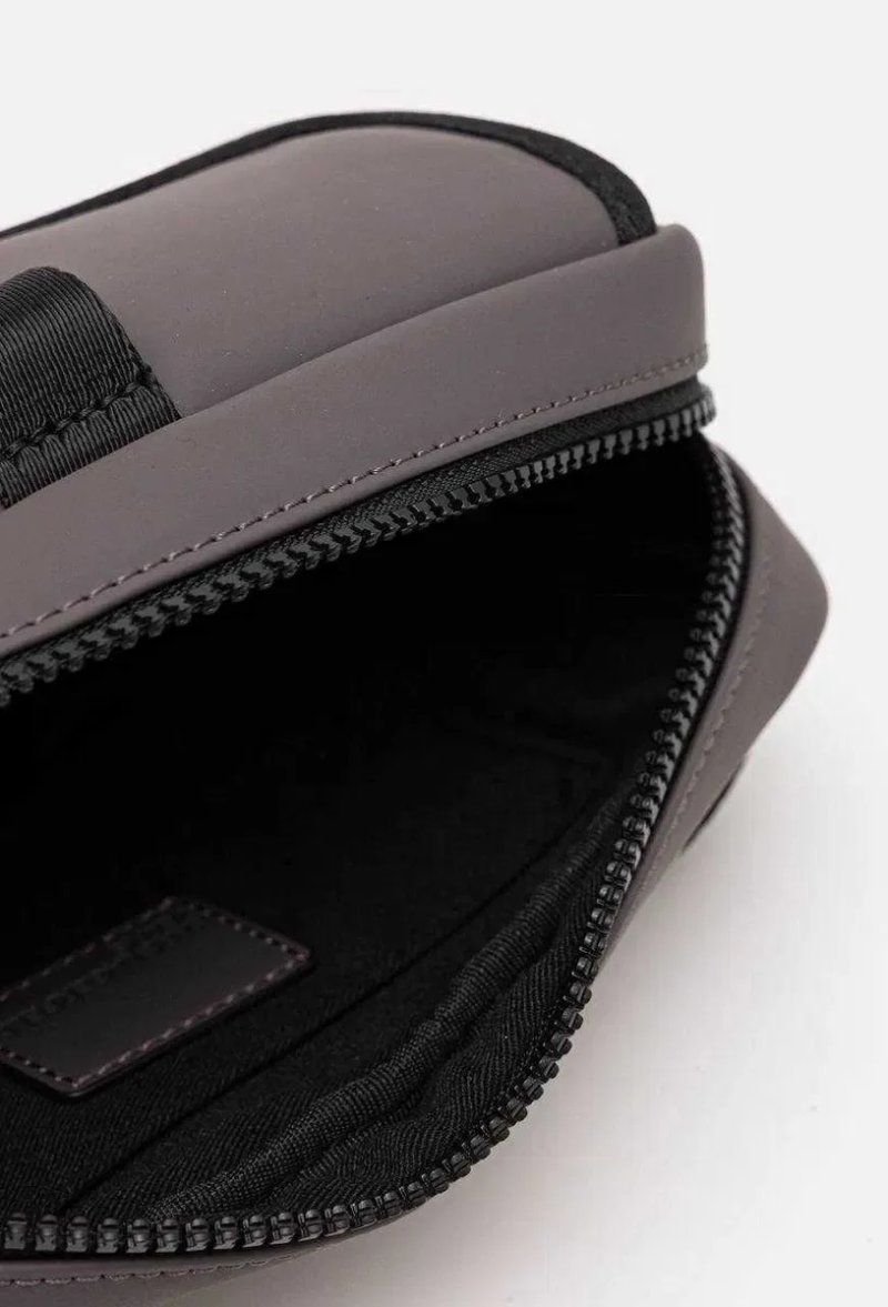 100% ОРИГІНАЛ Karl Lagerfeld crossbody grey jeans coated pu convert bumbag чоловіча сумка через плече в наявності — фото 5