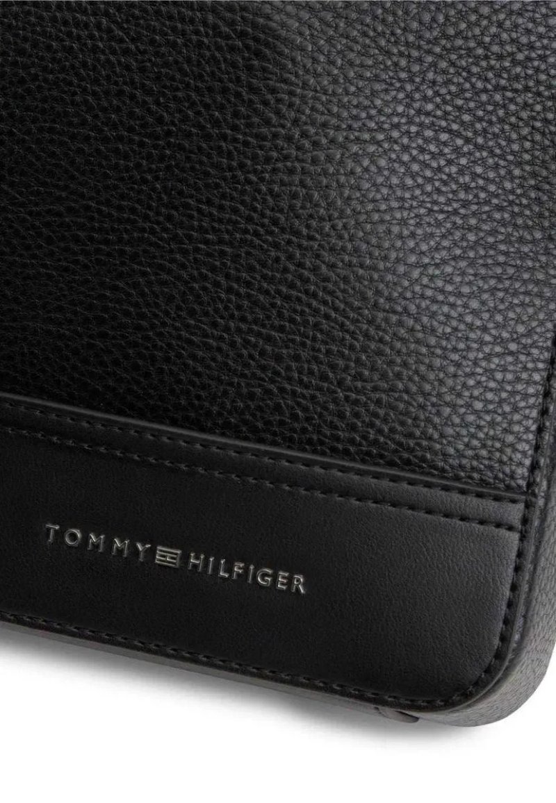 100% ОРИГІНАЛ Tommy Hilfiger central logo reporter bag black сумка чорна чоловіча через плече нова колекція 2026 В НАЯВНОСТІ — фото 5