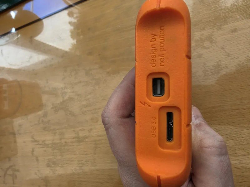 1tb 1000gb  Захищений зовнішній Диск Майже новий Стан гарний Єкількість — фото 3
