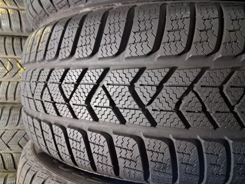 225/45 R18 Pirelli Sottozero 3 шини б/у зима Комплект, Пара