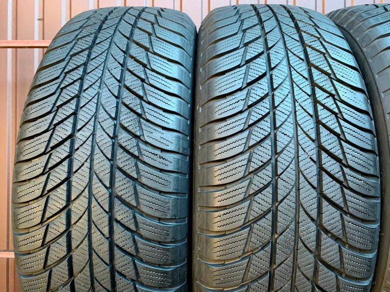 225/60 R18 104H Bridgestone Blizzak LM001 / Зимові шини / 2021 — фото 2