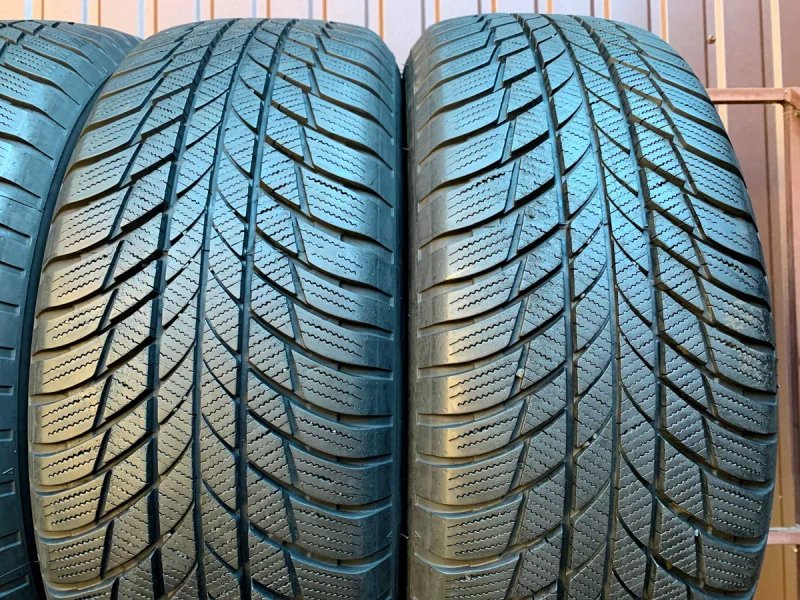 225/60 R18 104H Bridgestone Blizzak LM001 / Зимові шини / 2021 — фото 3